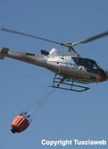 incendio-elicottero2_230 <p>Elicottero dei vigili del fuoco</p>