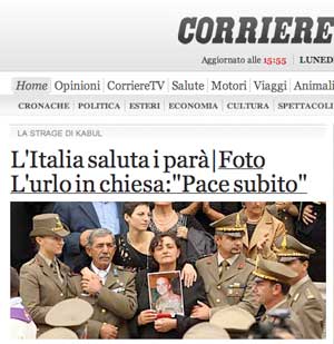 I familiari di Giandomenico ai funerali in una foto del Corriere della Sera