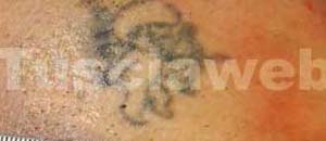 <p>Il cupido tatuato sul corpo della donna ritrovata morta nel lago di Como</p>