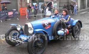 <p>Una delle mitiche auto della Mille Miglia</p>