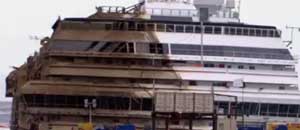 La Costa Concordia riemersa