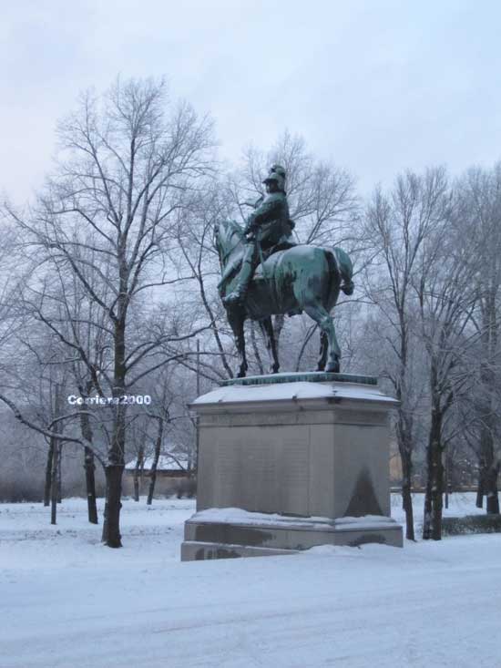 La statua all'ingresso del Nordiska Museet