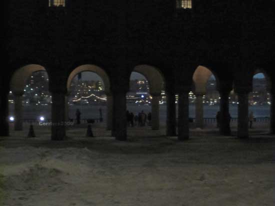 Lo Stadshuset, il palazzo comunale, al buio