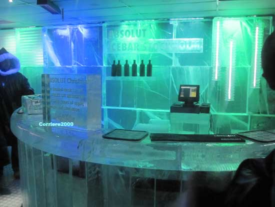 L'Absolut Ice Bar, un locale fatto esclusivamente di ghiaccio