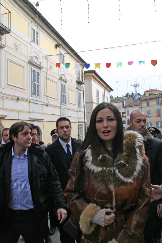 Manuela in piazza con i ronciglionesi