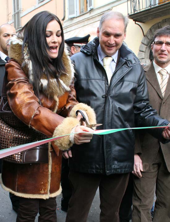 Manuela inaugura il corso dei carri