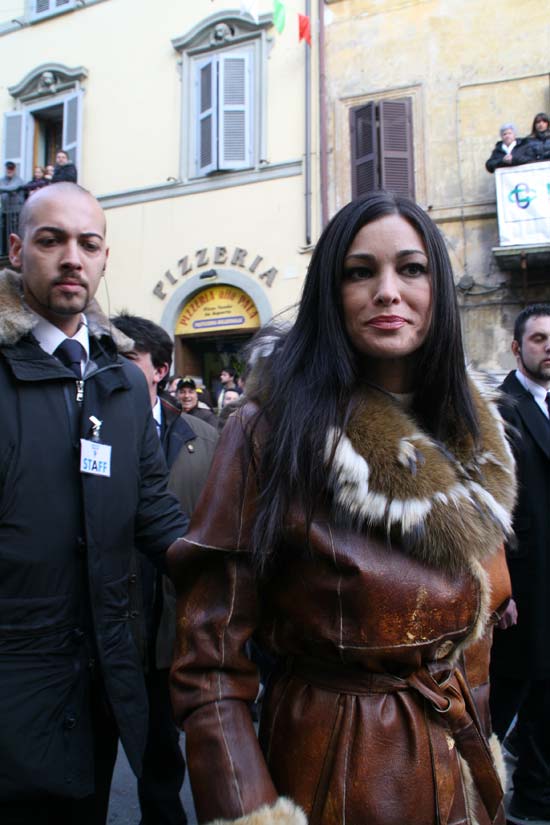 Manuela in piazza con i ronciglionesi