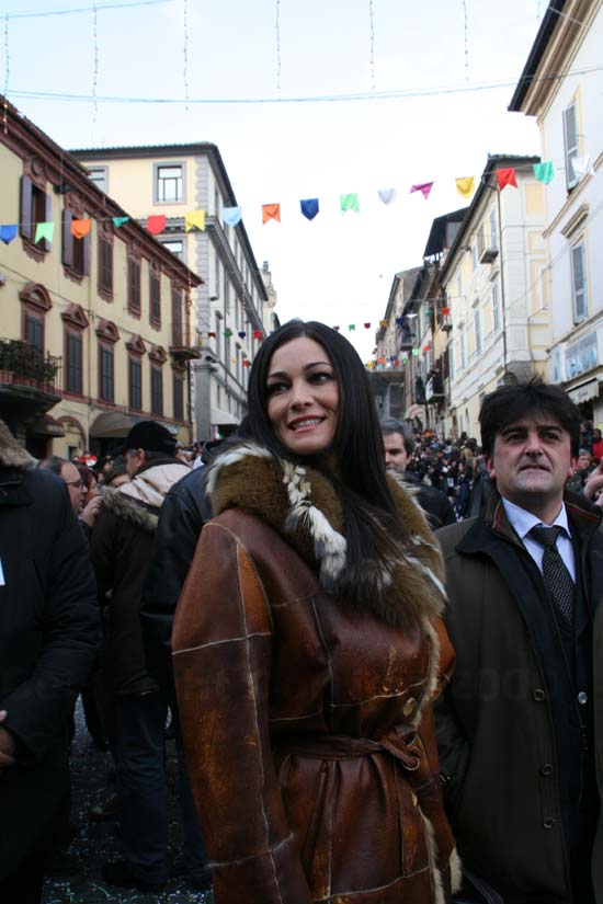 Manuela in piazza con i ronciglionesi