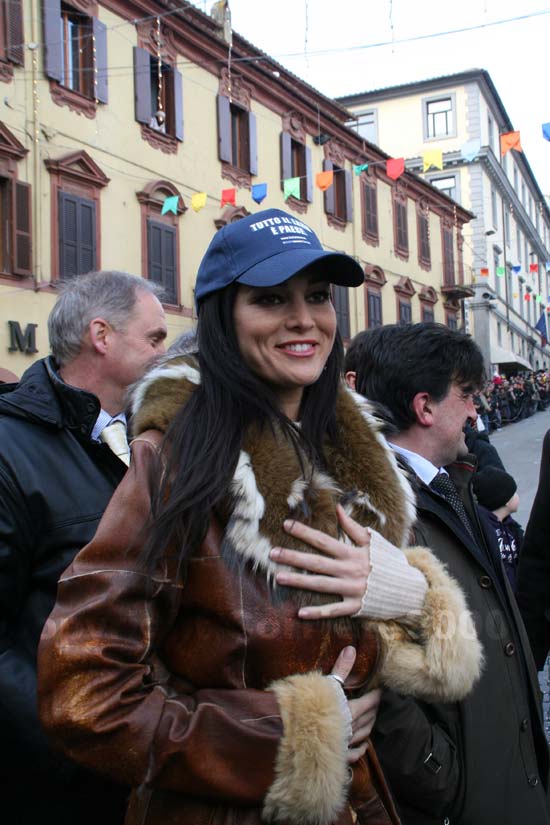 Manuela in piazza con i ronciglionesi