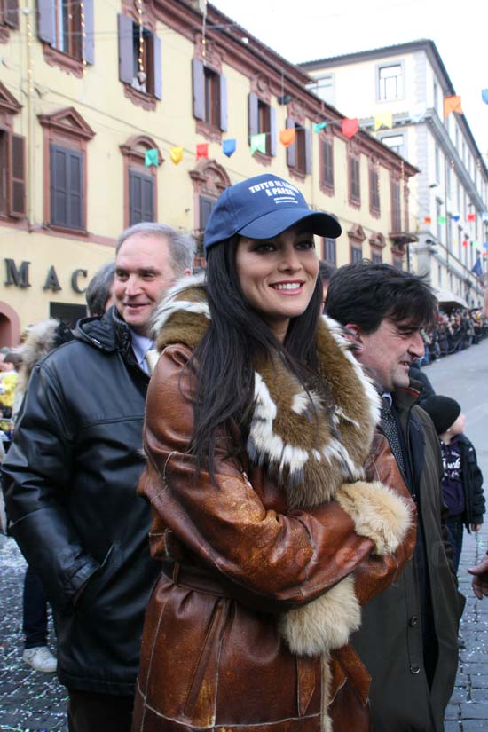 Manuela in piazza con i ronciglionesi