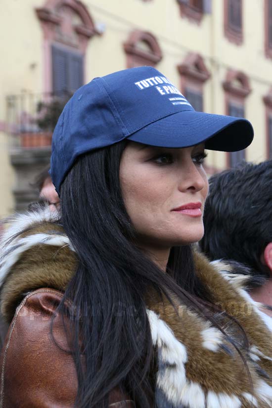 Manuela in piazza con i ronciglionesi
