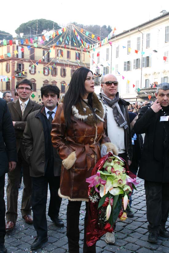 Carnevale - La bellissima Arcuri a Ronciglione 