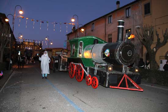 Il treno in viaggio in direzione Monumento