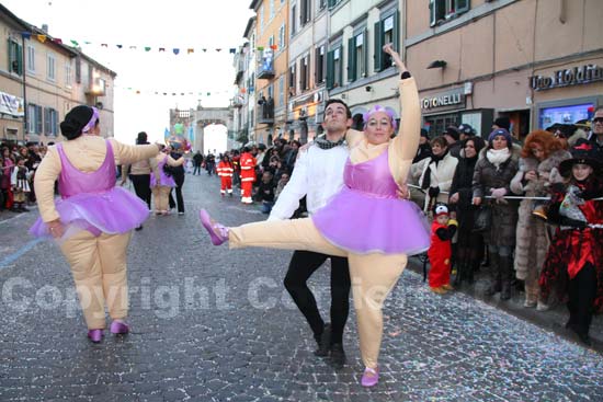 Una strana compagnia di danzatori...