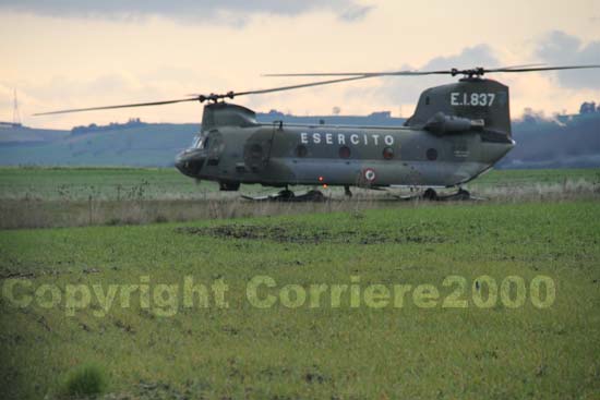 Arriva il Chinook per recuperare l'Ab 206