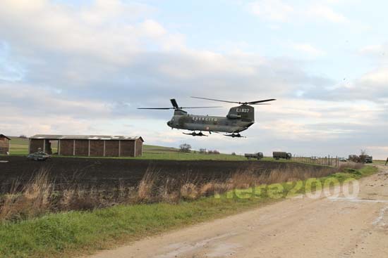 Il Chinook sposta sull'imbracatura l'Ab 206