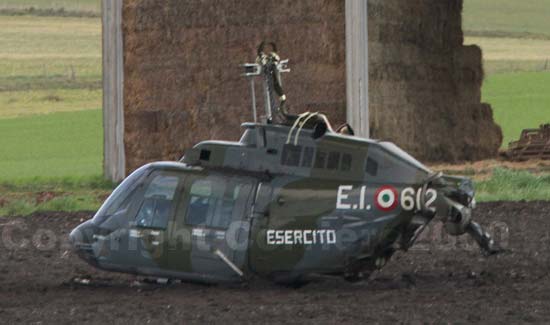 Il Chinook sposta sull'imbracatura l'Ab 206