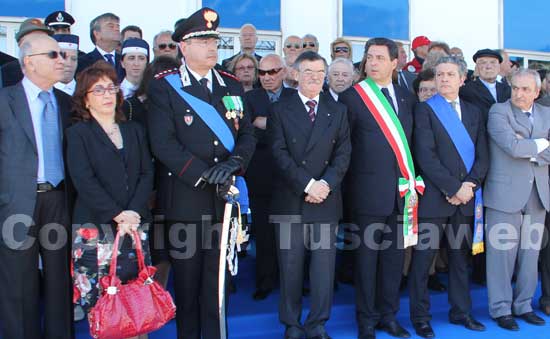 Il comandante provinciale Giorgio Dino Guida, il prefetto Carmelo Aronica, il sindaco Marini, il presidente della Provincia Meroi, il questore Urti