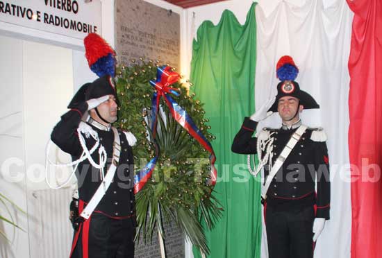 La corona di fiori in memoria dei caduti