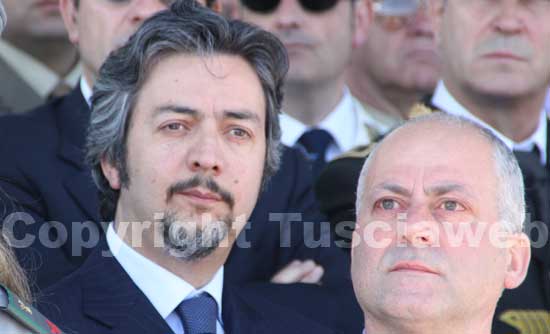L'assessore regionale all'Agricoltura Francesco Battistoni e lo scultore Claudio Magagnini