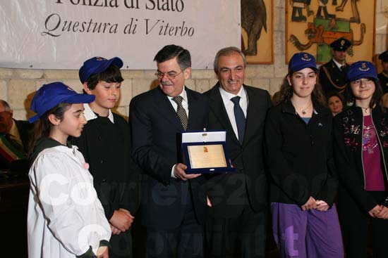 I bambini delle elementari e medie presenti alla cerimonia