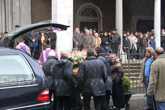 L'arrivo del feretro