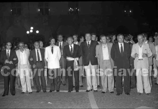 da sinistra: Luigi Paradiso, Paolo Bettini, Pino Genovese, Rosato Rosati, Domenico Mancinelli (Picchio e pala), Roberto Badini. All'estrema destra Assuero Ginebri