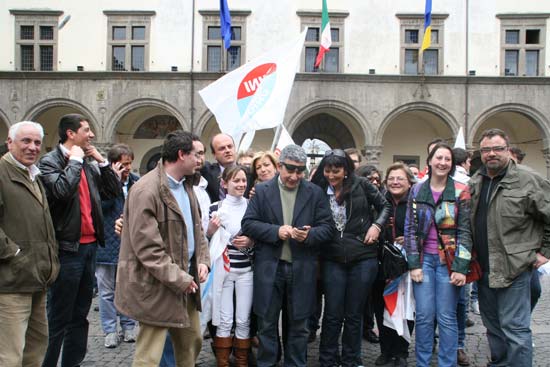 Foto di gruppo a piazza dl Comune