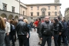 I sostenitori di Meroi in piazza del Comune