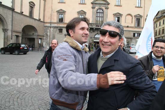 L'abbraccio tra Meroi e Santucci