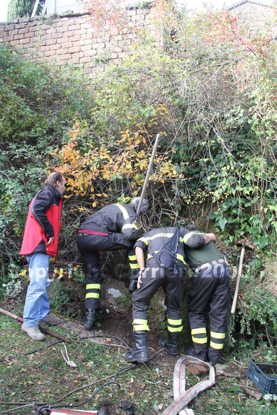 Vigili del fuoco al lavoro