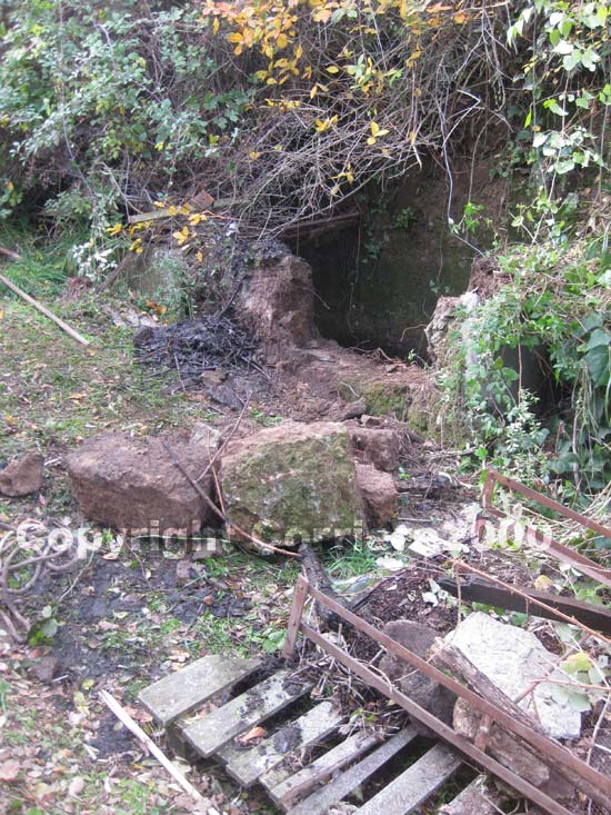 La vasca di scolo in cui è stato rinvenuto il cadavere