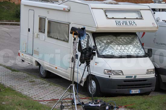 Le televisioni nazionali davanti alla caserma