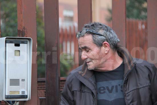 Il padre della vittima Pasquale Rizzello all'uscita dalla casema