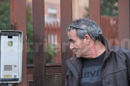 Il padre della vittima Pasquale Rizzello all'uscita dalla casema