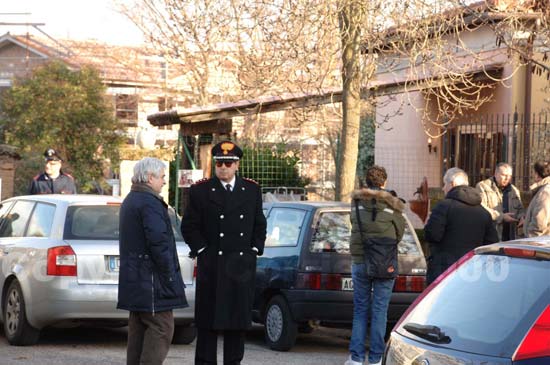Il medico legale con il comandante provinciale dei carabinieri