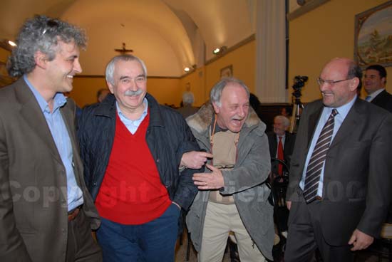 Sposetti è diventato buono e abbraccia tutti