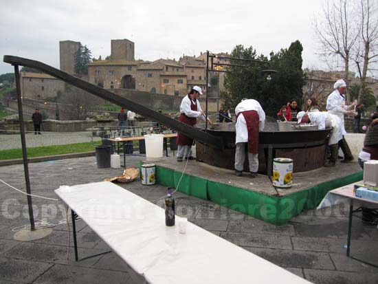 Il padellone per le frittelle a Tuscania
