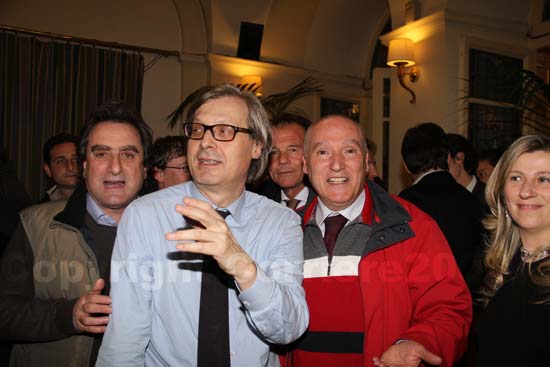 Vittorio Sgarbi con il fotografo Walter Selva
