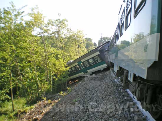 Il treno deragliato