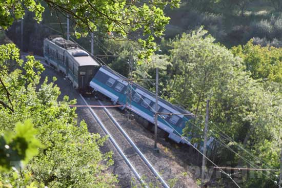 Il treno deragliato