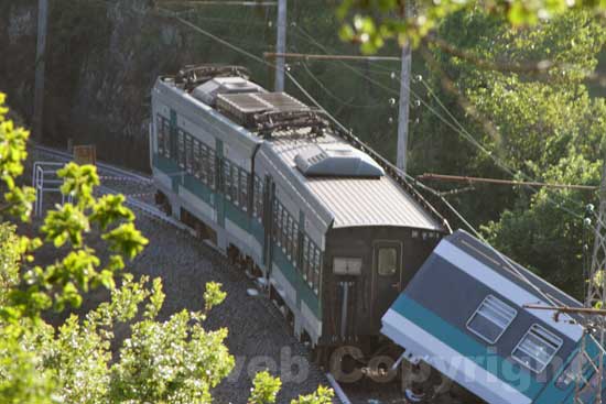 Il treno deragliato