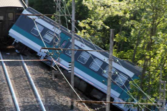 Il treno deragliato