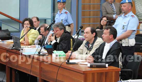 La difesa al completo insieme agli imputati
