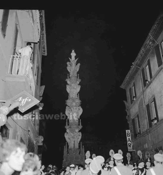 Il volo d'Angeli a piazza Fontana Grande