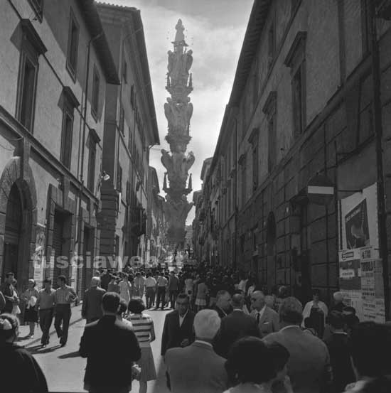 Il volo d'Angeli il giorno dopo il drammatico fermo viene smontata in via Cavour