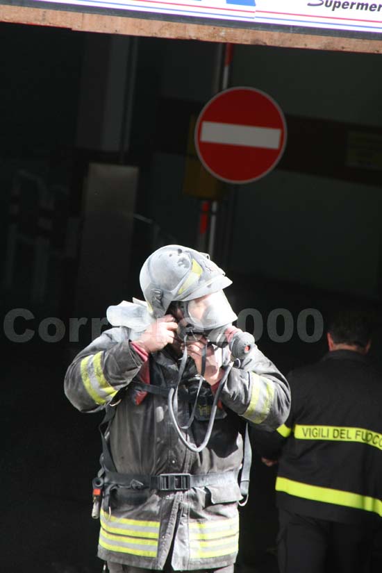 20 - Incendio davanti alla Cittadella della salute