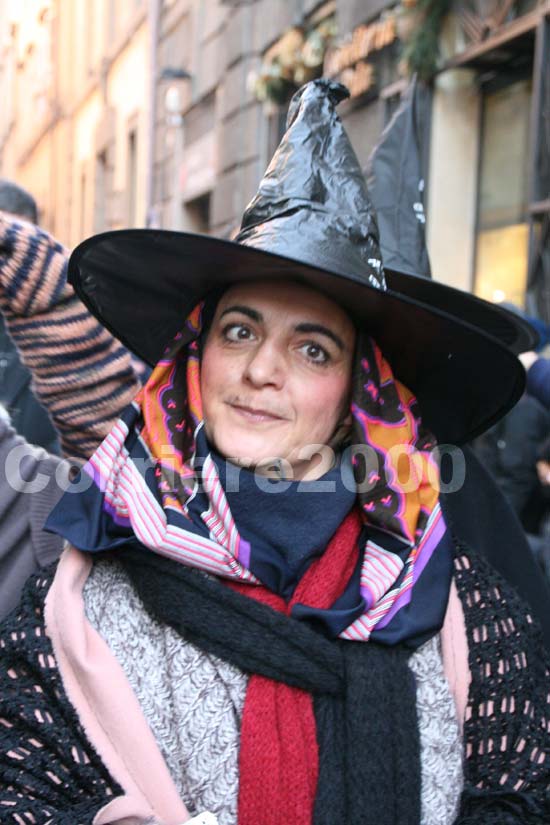 1 - Emanuela Appolloni fa la Befana