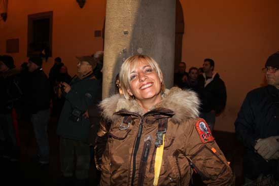 Stefania Appolloni festeggia in piazza