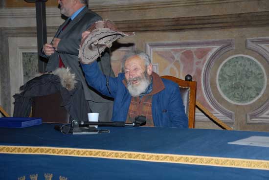Alfio rifiuta la targa del Comune